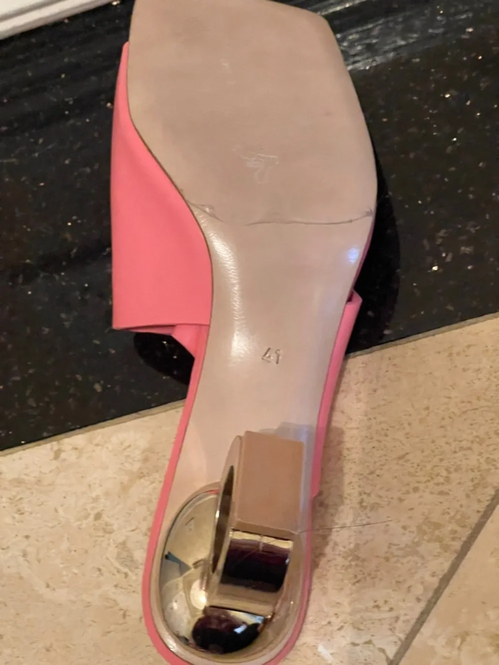 NWOT VINCI LEATHER gold heel sandal in sz 41 😍😍😍😍